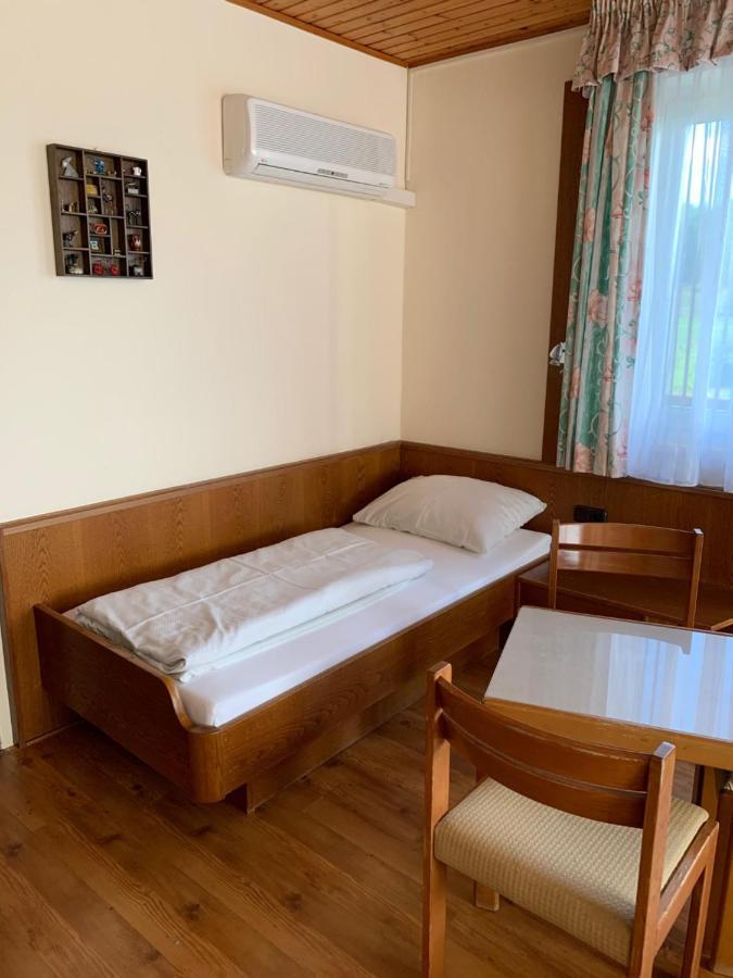 Hotel Arkadenhof ลอยแพร์ดอร์ฟ เบ เฟิร์สเทนเฟลด์ ภายนอก รูปภาพ