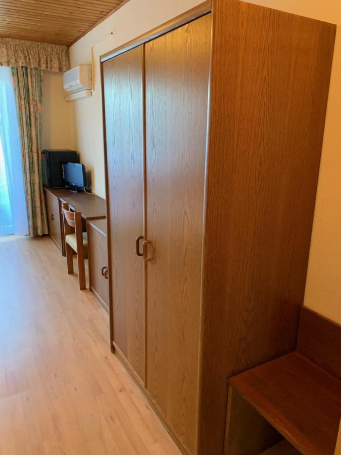 Hotel Arkadenhof ลอยแพร์ดอร์ฟ เบ เฟิร์สเทนเฟลด์ ภายนอก รูปภาพ